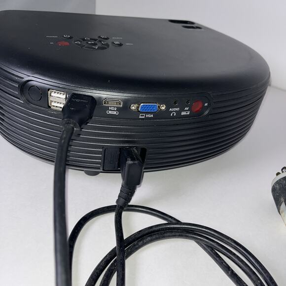 720P HD LED Movie Projector, with 3000:1 Contrast Support HDMI USB VGA Smartphon - Picture 6 of 8